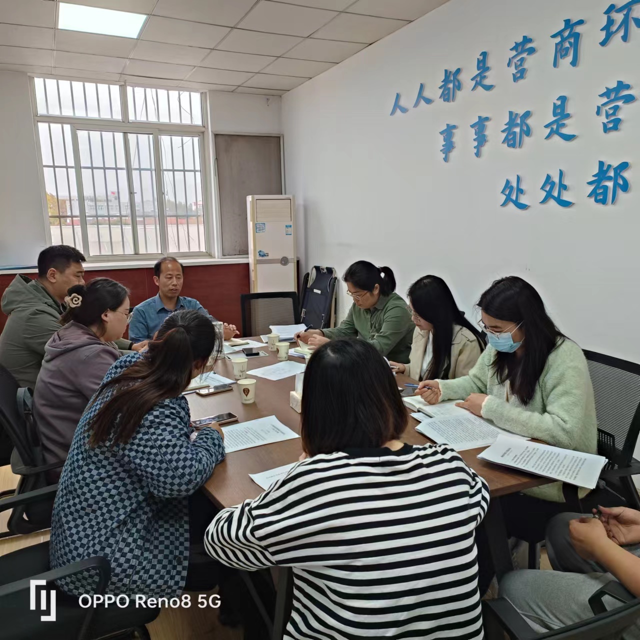 區(qū)營商辦召開各工作組調(diào)度會.jpg